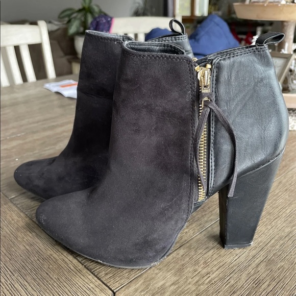 Black heeled booties. Size 9 - Picture 1 of 4
